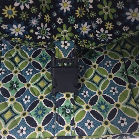 Vera Bradley Daisy Daisy messenger diaper bag - Picture 5 of 10